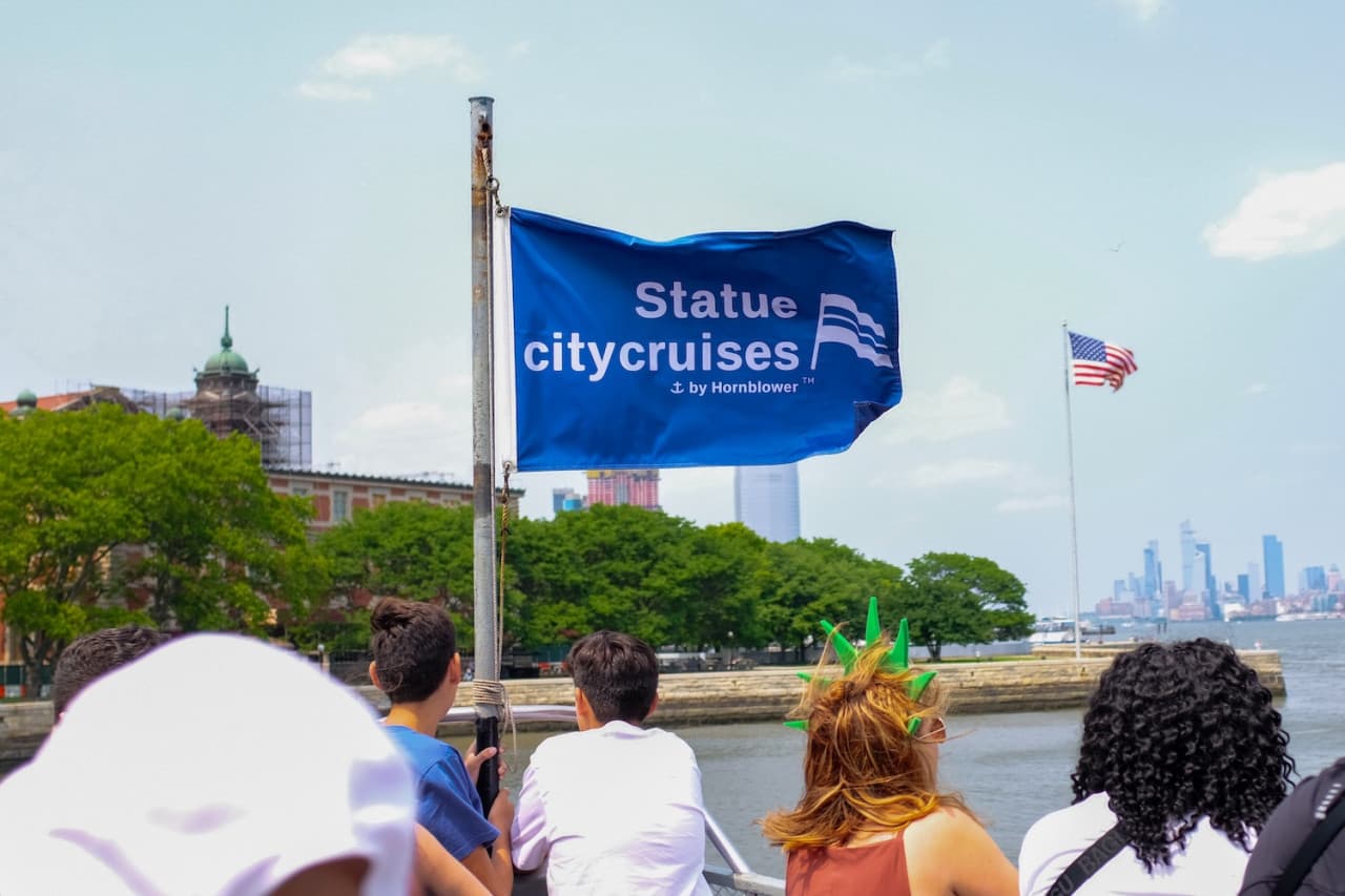Official Statue of Liberty & Ellis Island Admission Ticket + Roundtrip Ferry by Statue City Cruises - სურათი 4