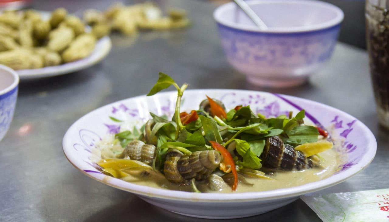 Ho Chi Minh City Night Food Tour by Motorbike - სურათი 8