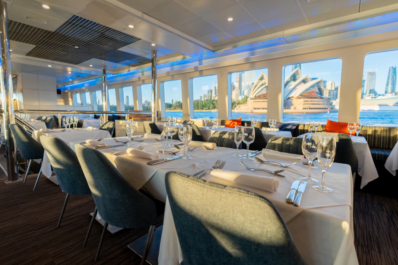 Sydney Harbour Lunch Cruise aboard Magistic Cruises from Darling Harbour - სურათი 8