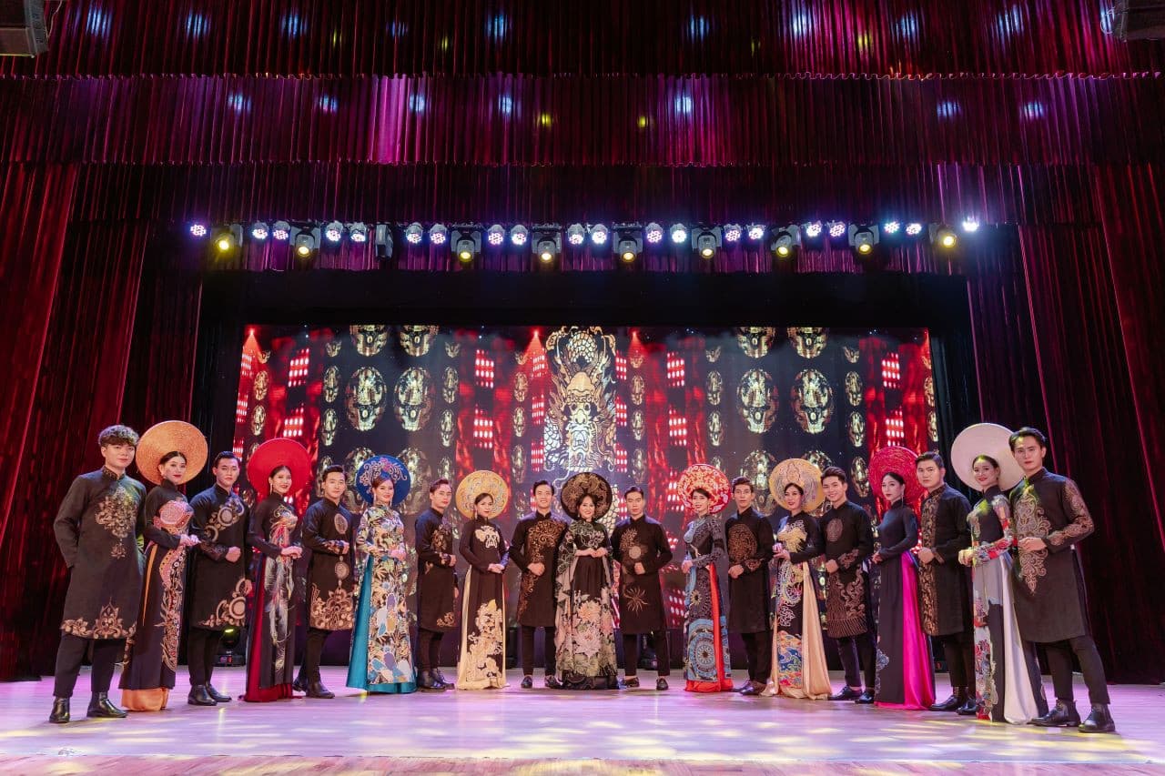Ao Dai Show in Da Nang - სურათი 9