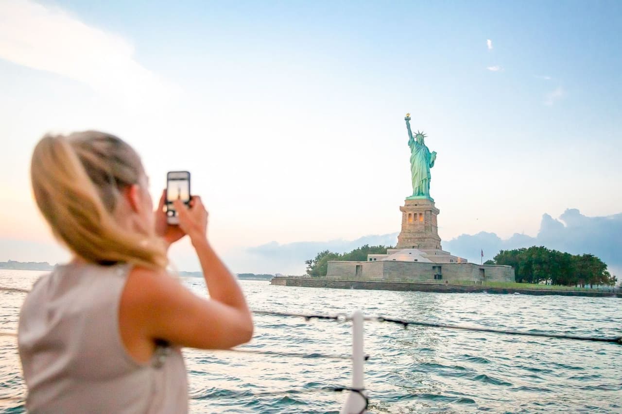 NYC: 9/11 Memorial Museum & Statue of Liberty Cruise - სურათი 12