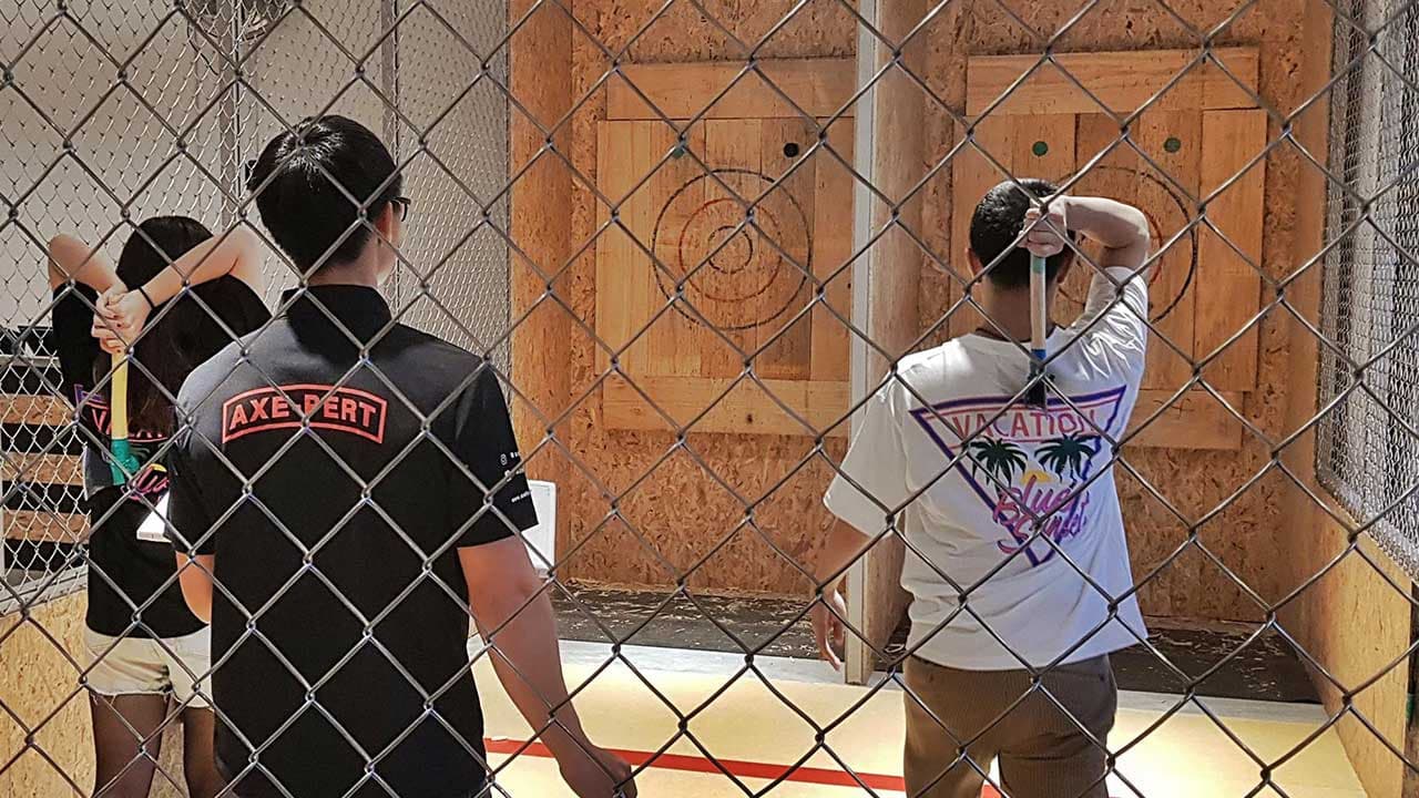 Axe Factor Sentosa: Axe Throwing Experience - სურათი 2