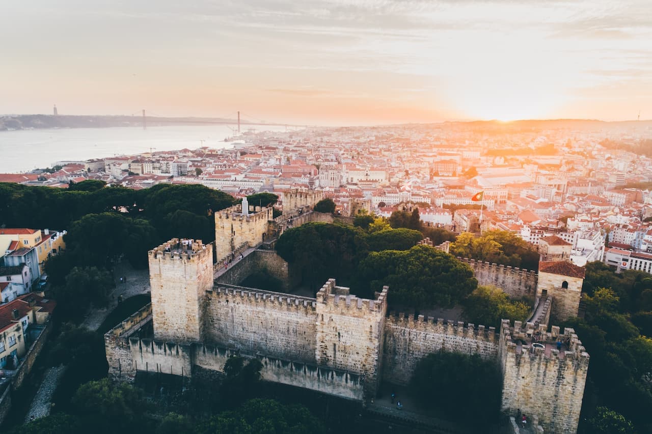 Lisbon Hop-on Hop-off Bus Tour - სურათი 12