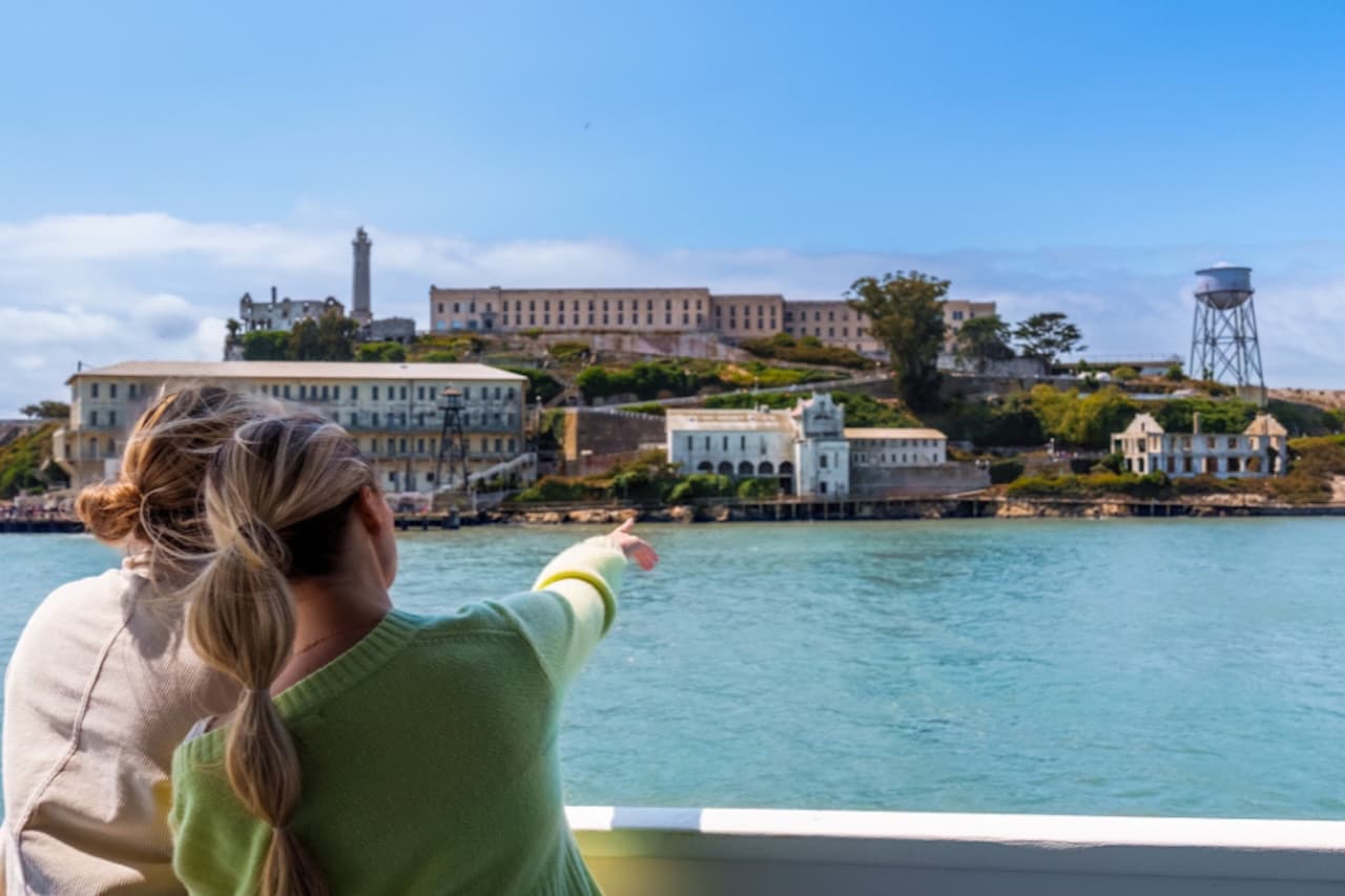 Official Alcatraz Island Admission Ticket + Audio Tour with Roundtrip Ferry by Alcatraz City Cruises - სურათი 2