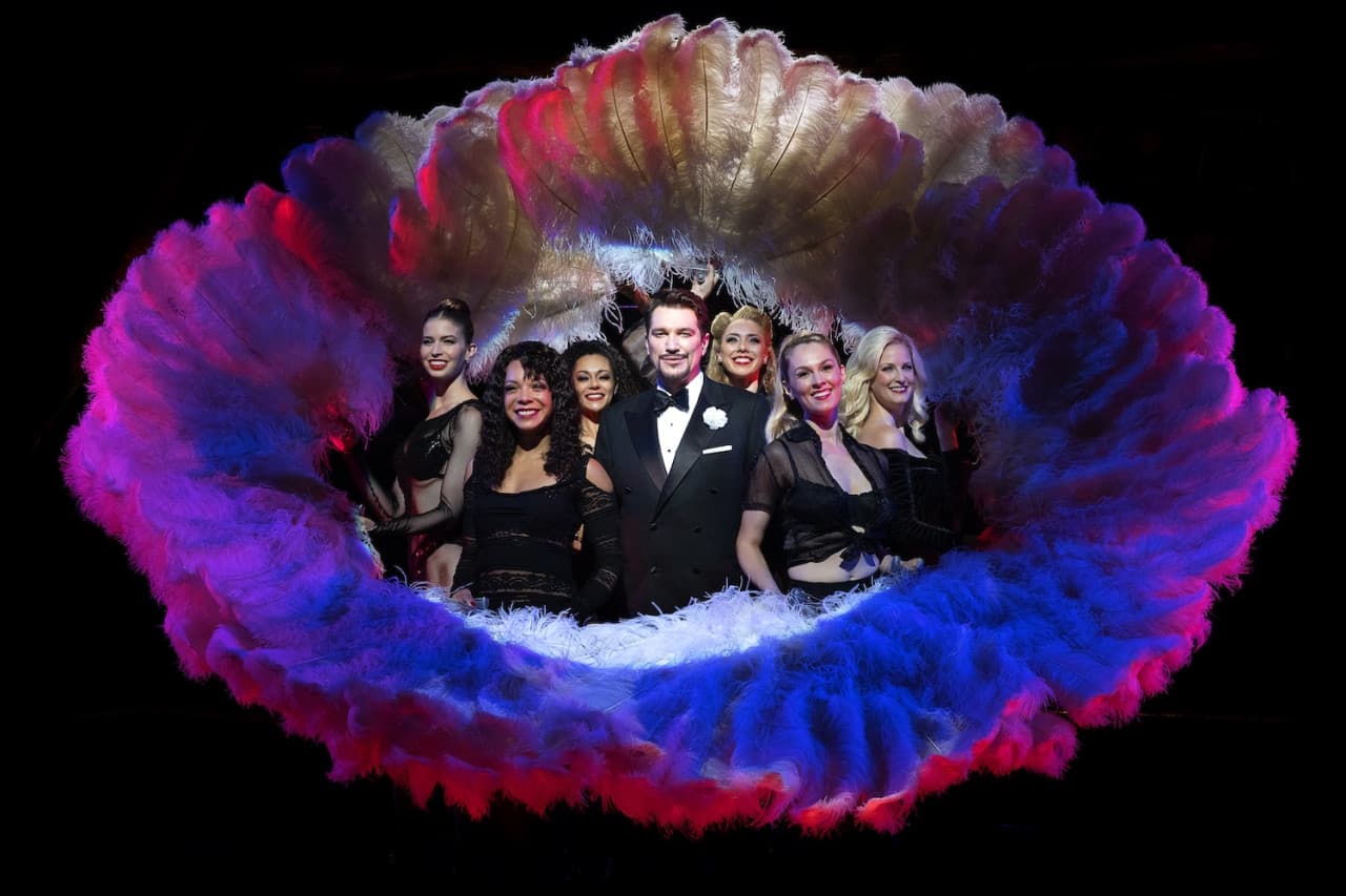 Chicago Broadway Show Ticket in New York - სურათი 3