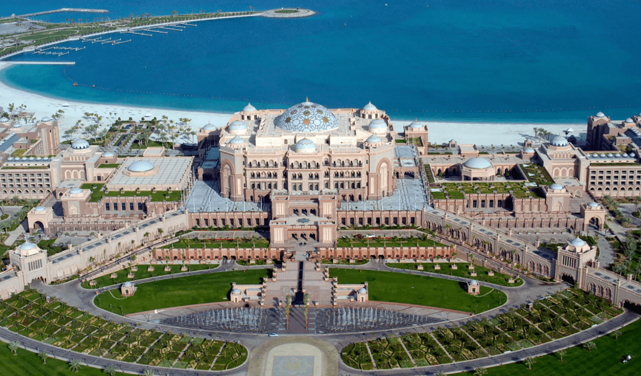 Abu Dhabi Full-Day Tour from Dubai: Sheikh Zayed Mosque, Emirates Palace, Corniche - სურათი 4