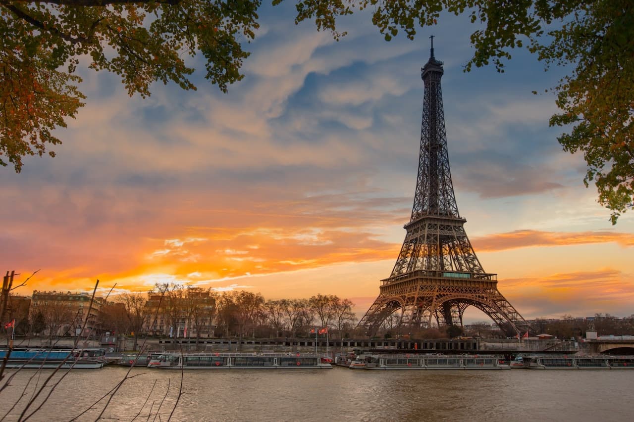 Moulin Rouge Cabaret Show with Drop-off Service and Seine River Cruise - სურათი 6
