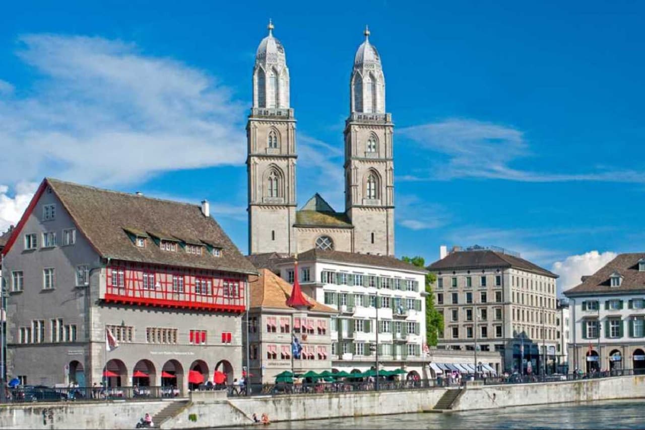 Zurich Sightseeing Bus Tour with Guided Old Town Walk - მთავარი სურათი