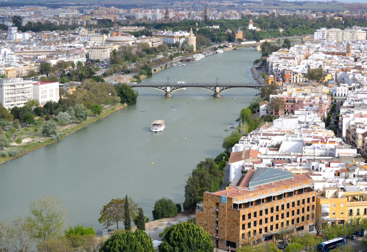Seville: Sightseeing Cruise from Torre Del Oro - სურათი 2
