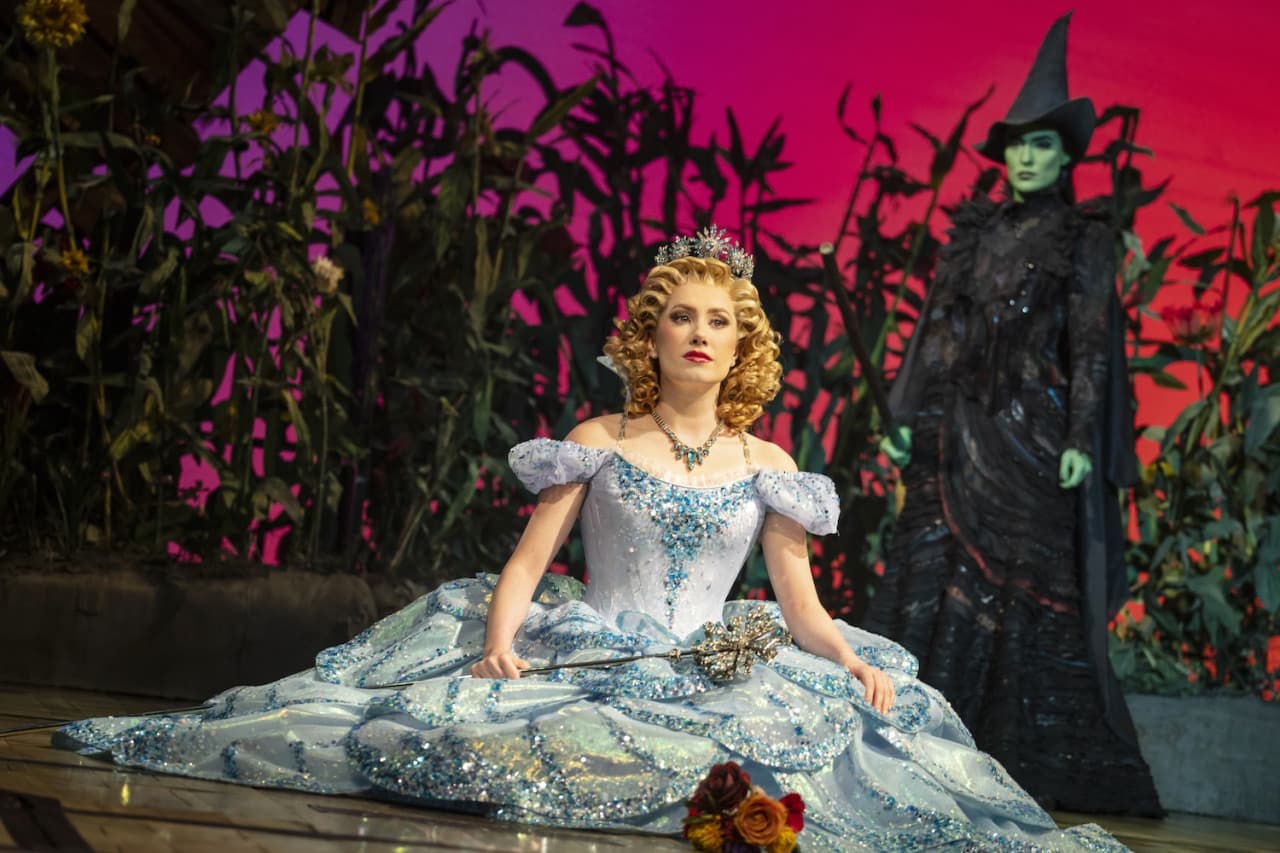 Wicked Broadway Show Ticket in New York - სურათი 9