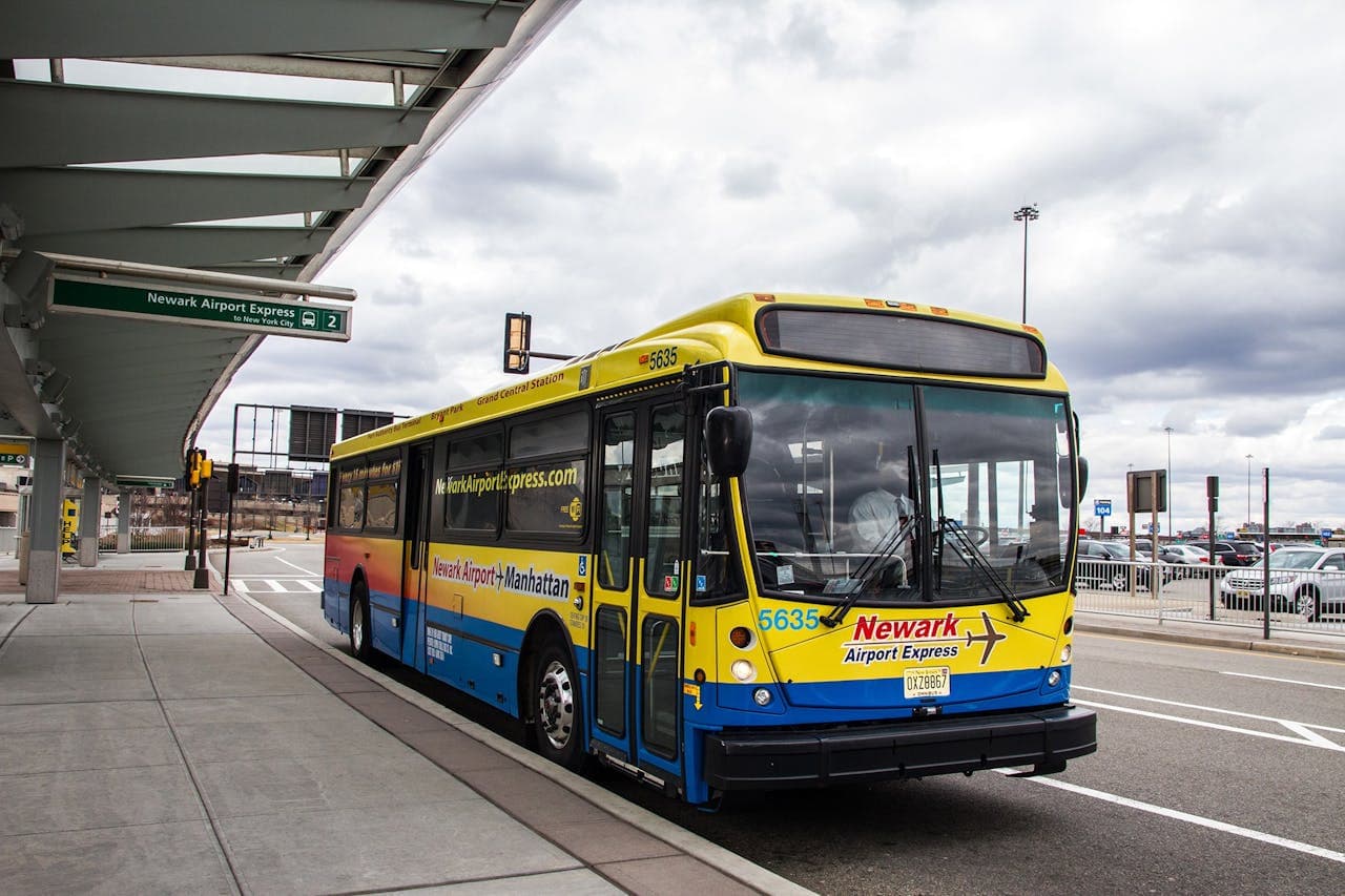Manhattan: Bus Transfer from/to Newark Airport - მთავარი სურათი