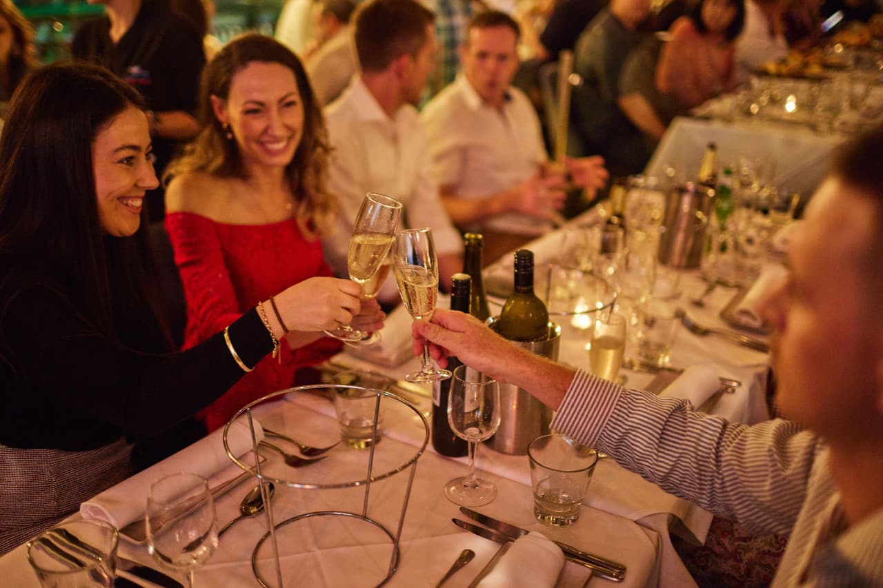 Sydney Harbour Showboat Dinner Cruise - სურათი 7