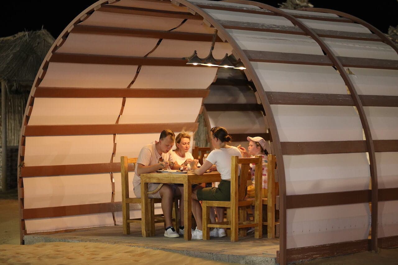 Premium Evening Desert Safari Tour from Dubai with BBQ Dinner - სურათი 15