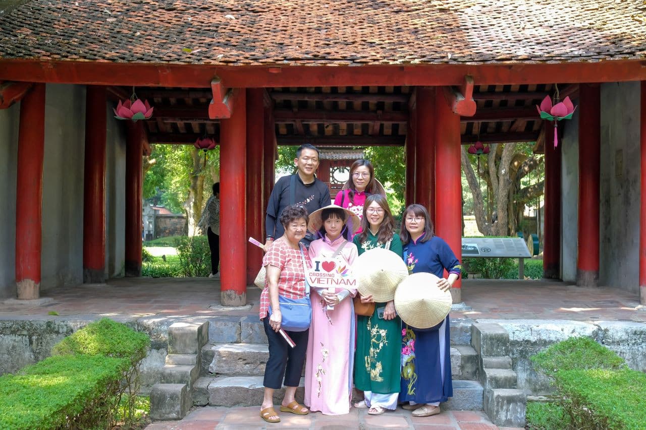 Hanoi Highlights City Tour: Ho Chi Minh Mausoleum, Temple of Literature, Tran Quoc Pagoda - სურათი 3