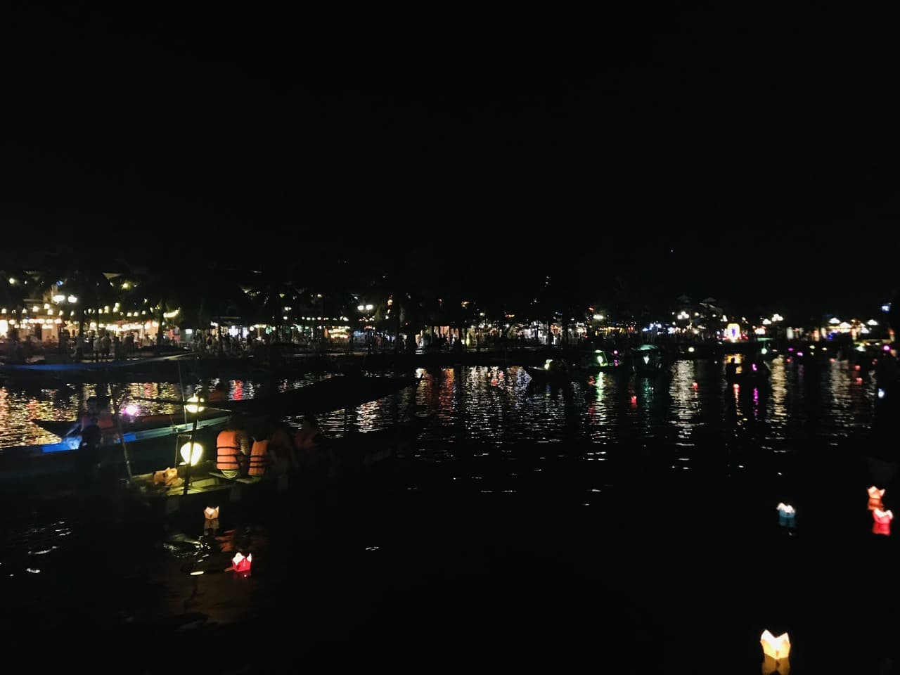 Hoai River Evening Boat Ride with Lantern Experience - სურათი 7