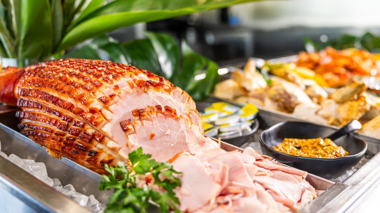 Gold Coast Sea World Cruises Buffet Lunch Cruise departing from Surfers Paradise - სურათი 4