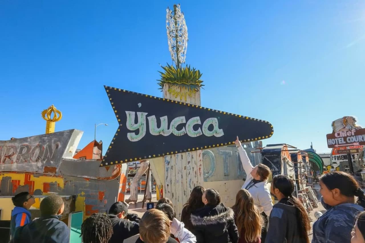 The Neon Museum Ticket - სურათი 3