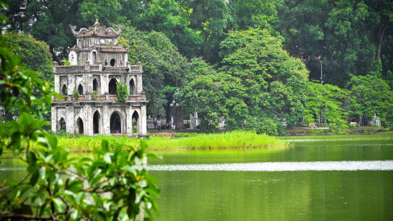 Hanoi Highlights City Tour: Ho Chi Minh Mausoleum, Temple of Literature, Tran Quoc Pagoda - სურათი 5