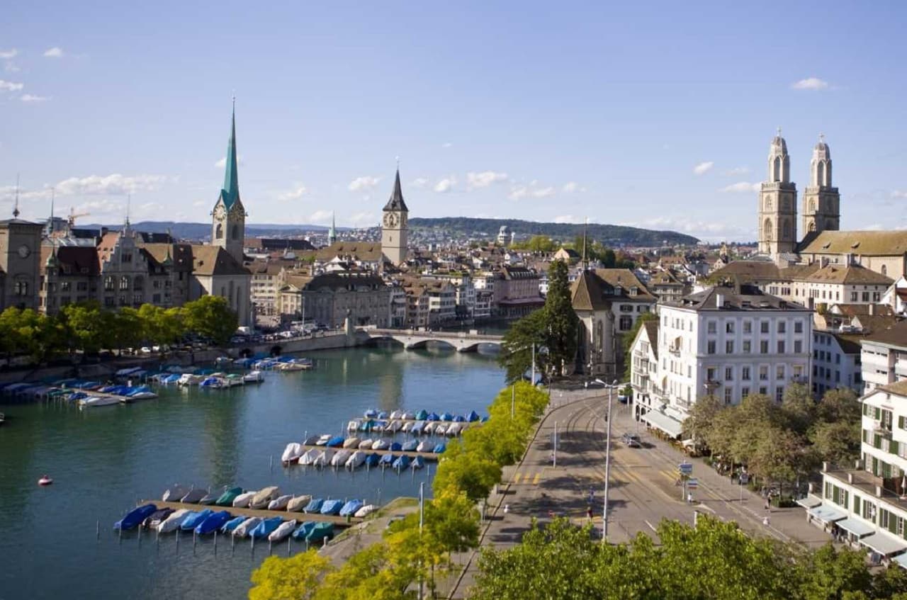 Zurich Sightseeing Bus Tour with Guided Old Town Walk - სურათი 5