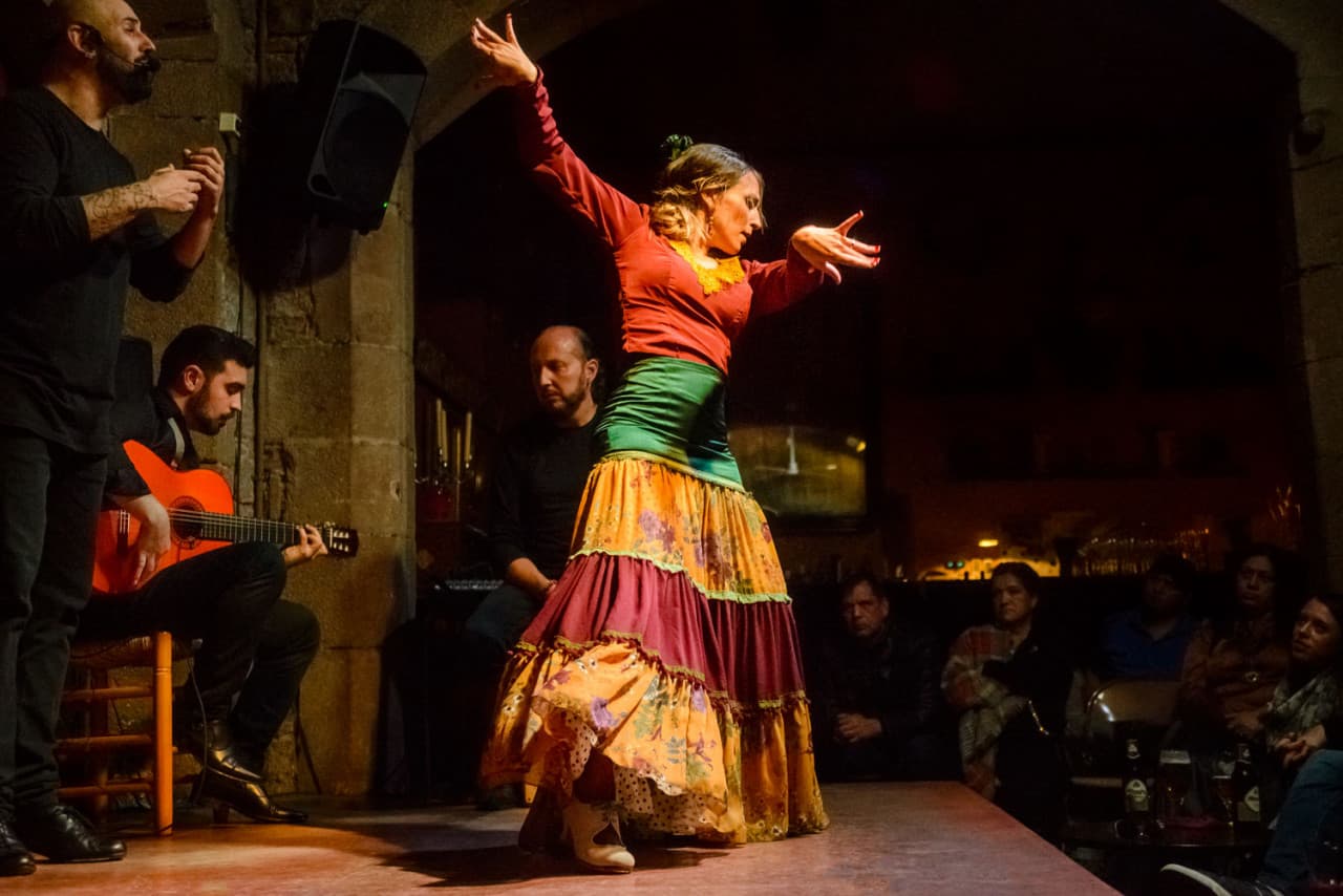 Barcelona Old Town Walking Tour with Flamenco Show and Tapas Dinner - მთავარი სურათი
