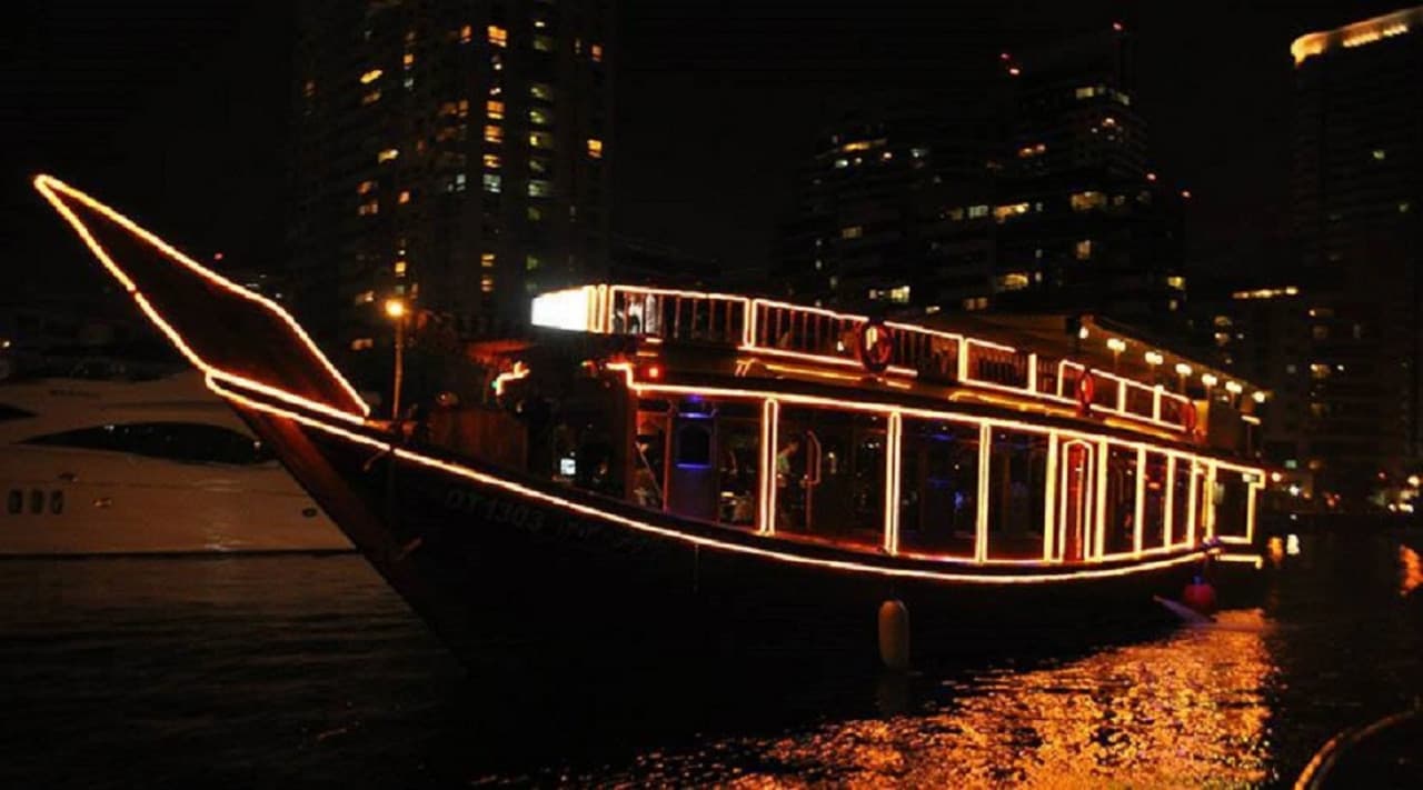 Dubai Dhow Cruise with Dinner & Live Entertainment - სურათი 4
