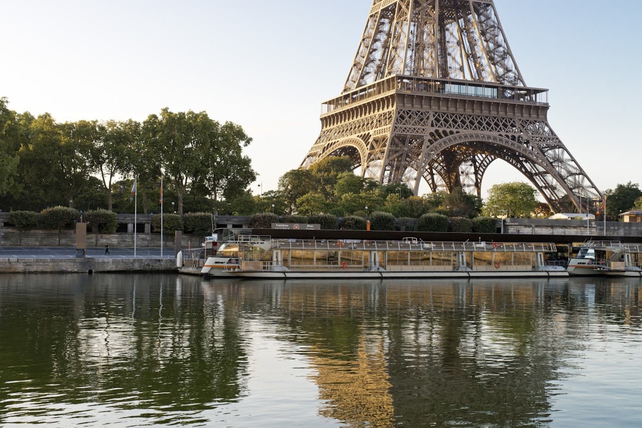 Seine River Cruise by Bateaux Parisiens – Departing from the Eiffel Tower - სურათი 3