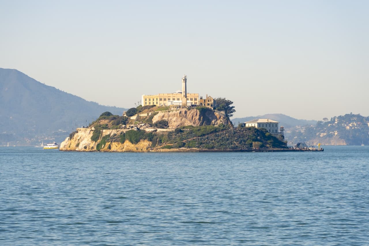 Official Alcatraz Island Admission Ticket + Audio Tour with Roundtrip Ferry by Alcatraz City Cruises - სურათი 9