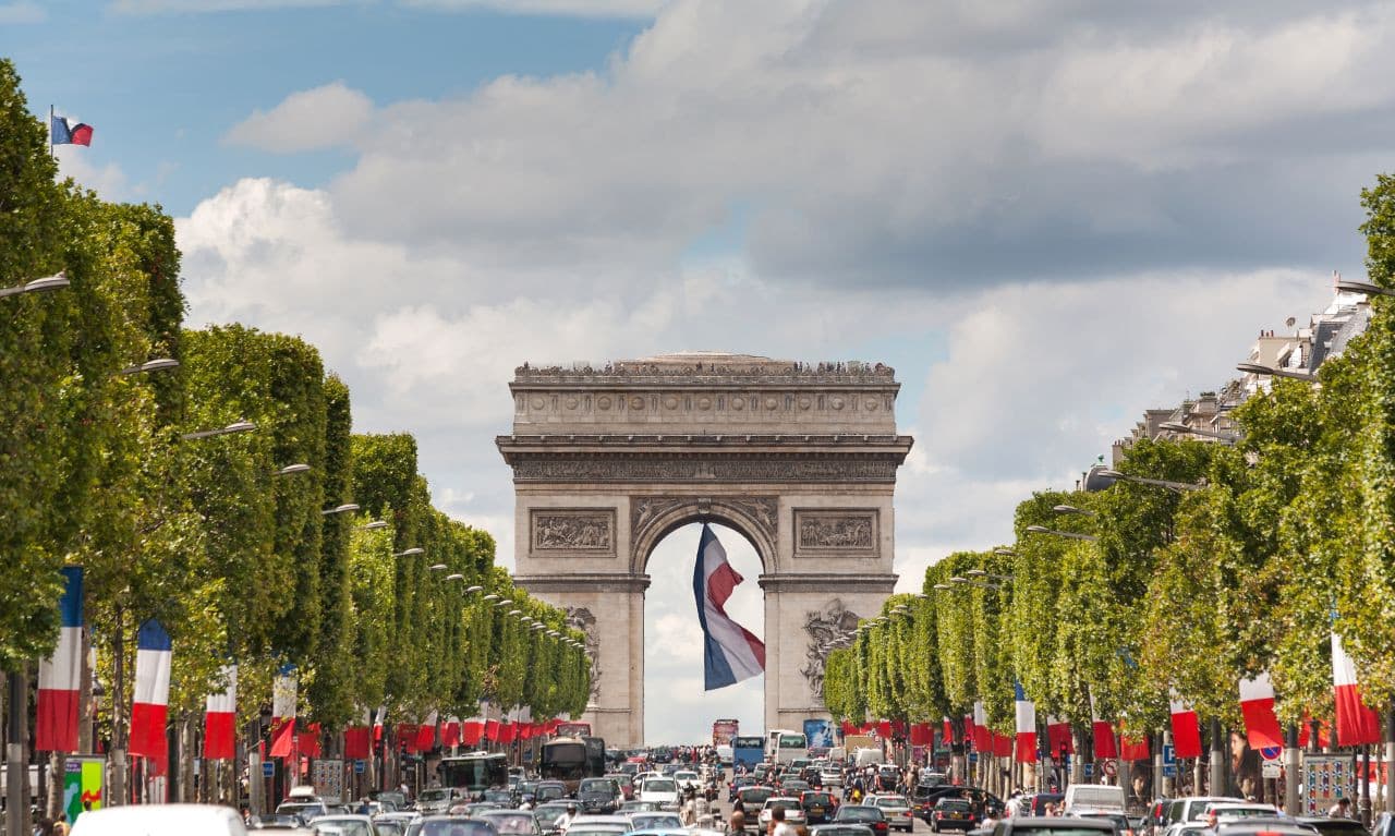 Paris Open-Top Bus Tour, Seine River Cruise, and Eiffel Tower Dining Experience - მთავარი სურათი