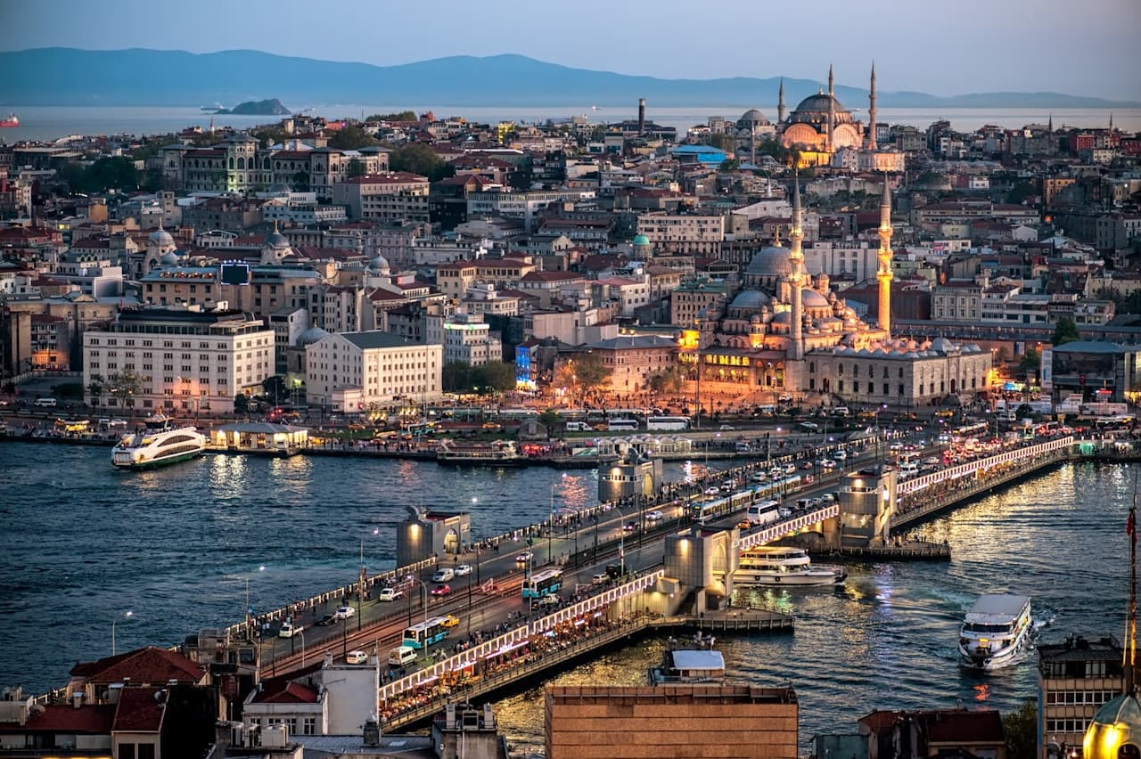 Golden Horn Sightseeing Bus Tour and Bosphorus Cruise - სურათი 3