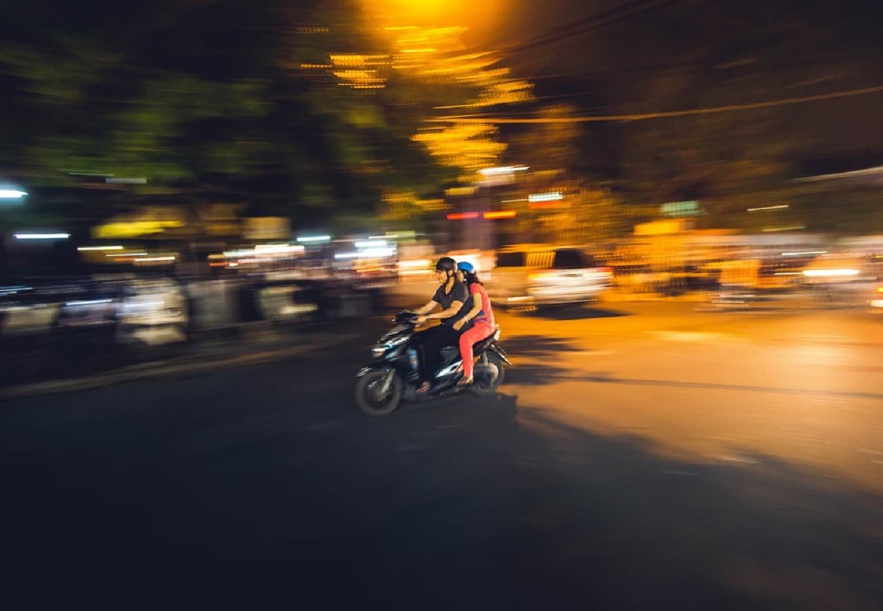 Ho Chi Minh City Night Food Tour by Motorbike - სურათი 10