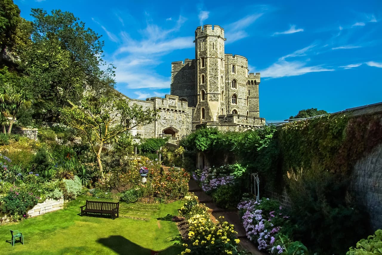 Windsor Castle, Stonehenge and Bath Tour with Lunch in Lacock - სურათი 2