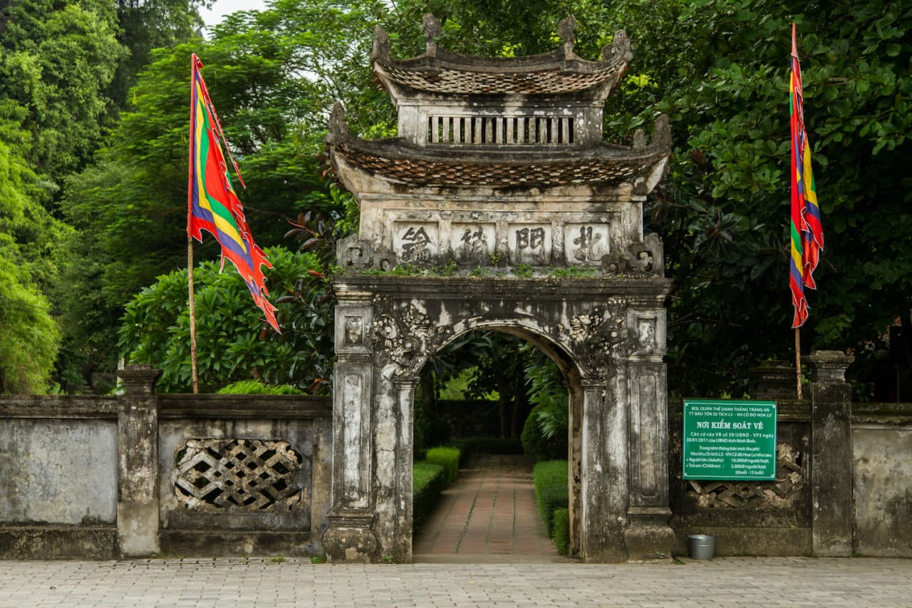 Hoa Lu and Tam Coc Tour from Hanoi - სურათი 5