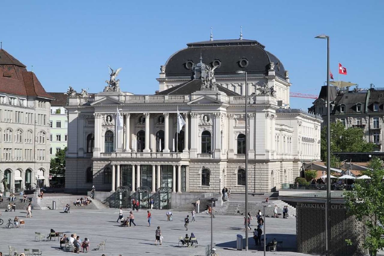 Zurich Sightseeing Bus Tour with Guided Old Town Walk - სურათი 7