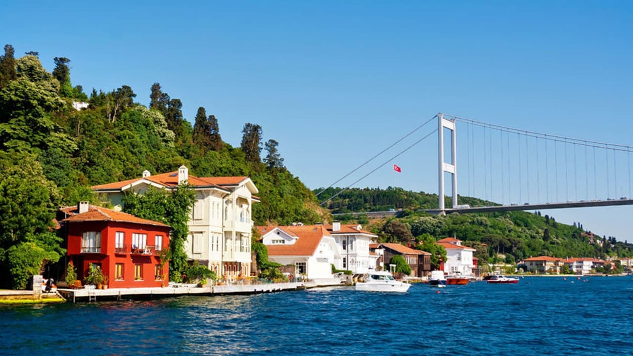 Bosphorus Sightseeing Cruise on a Luxury Yacht - სურათი 13