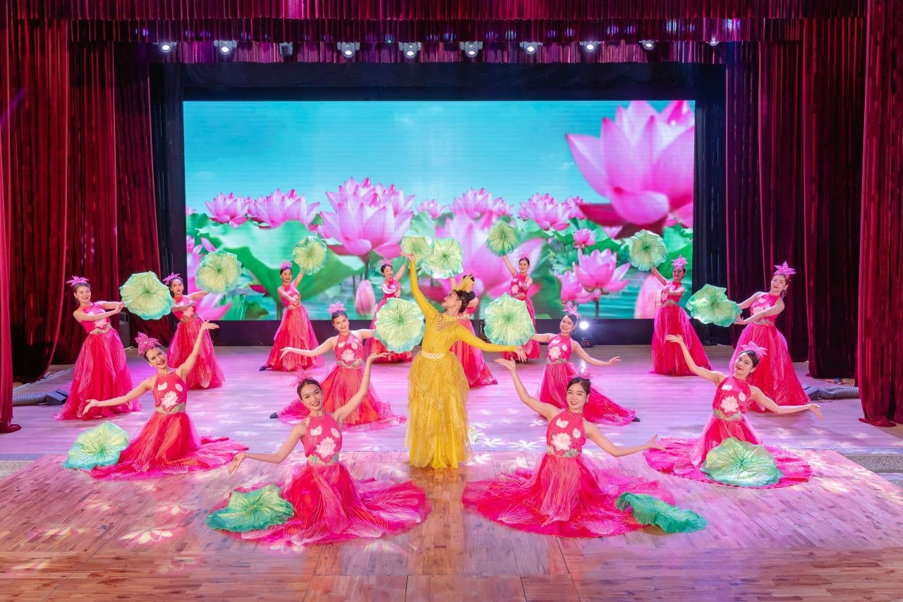 Ao Dai Show in Da Nang - მთავარი სურათი