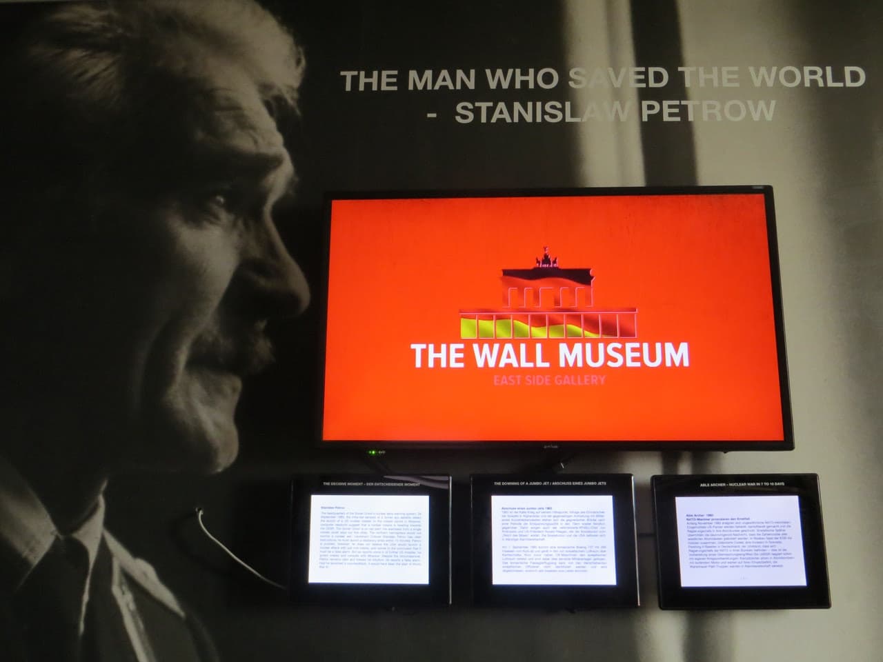 The Wall Museum Berlin at the East Side Gallery - სურათი 2