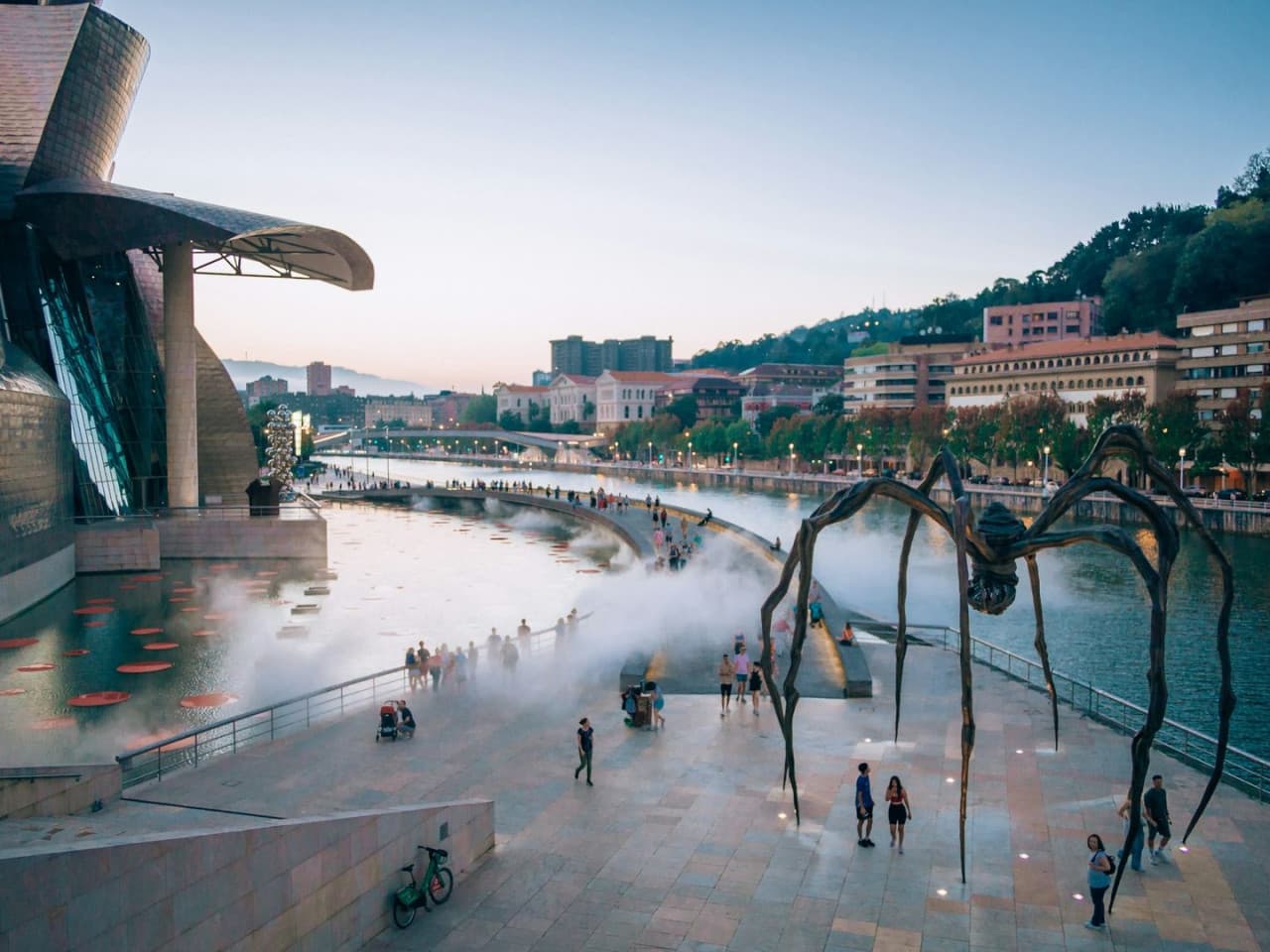 Guggenheim Museum Bilbao Ticket with Artistic City Self-Guided Audio Tour - სურათი 5