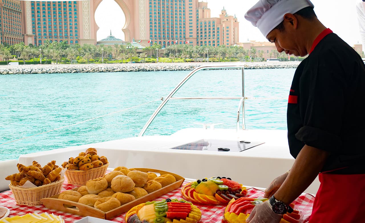 Dubai Marina Yacht Tours - სურათი 8