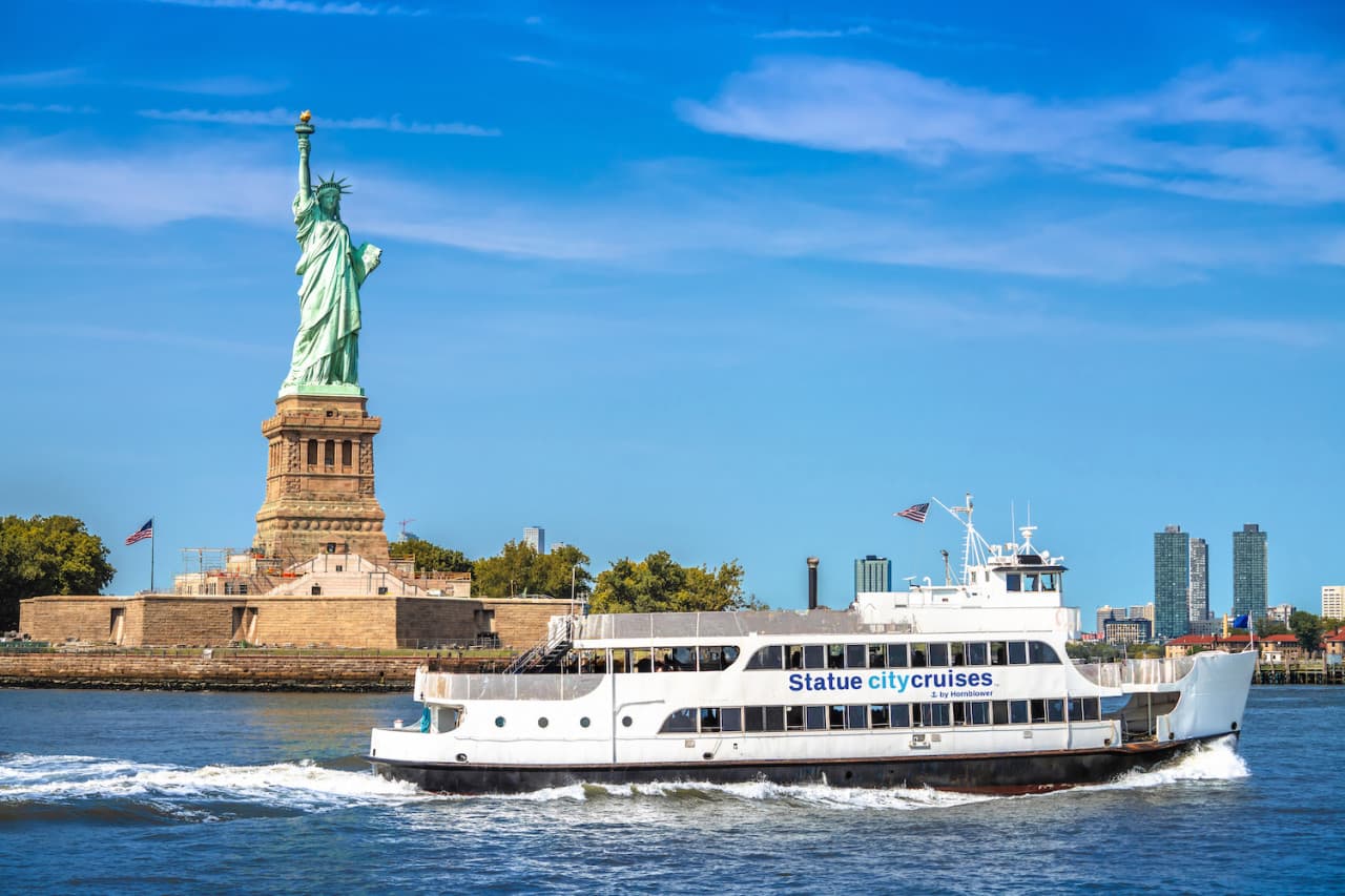 Official Statue of Liberty & Ellis Island Admission Ticket + Roundtrip Ferry by Statue City Cruises - მთავარი სურათი
