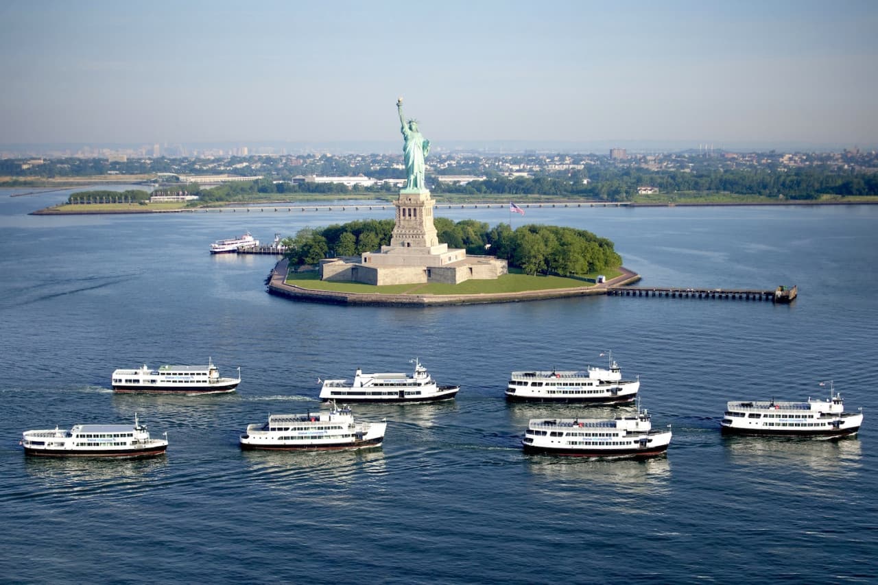 Official Statue of Liberty & Ellis Island Admission Ticket + Roundtrip Ferry by Statue City Cruises - სურათი 13