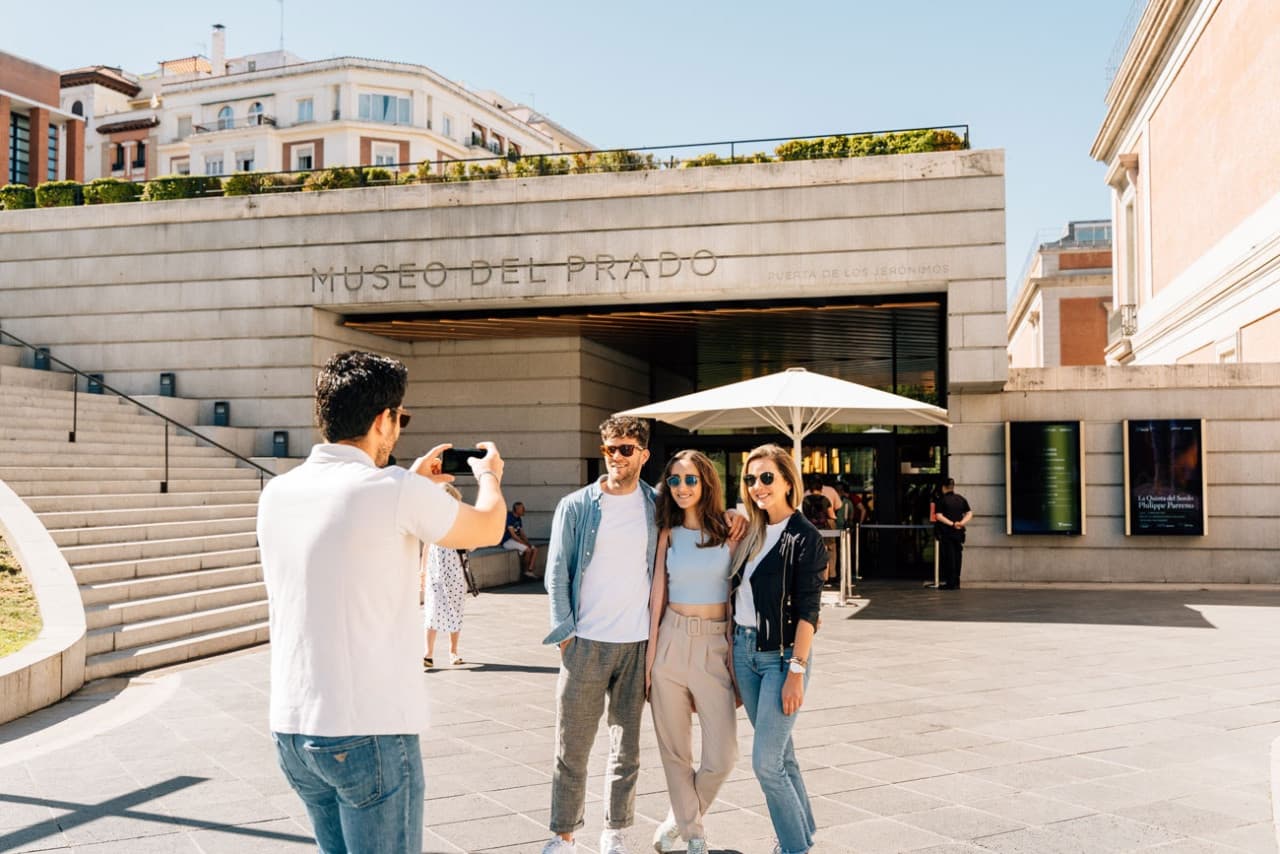 Madrid Walking Tour with High-Speed Train Transfer from Barcelona and Prado Museum Admission - სურათი 5