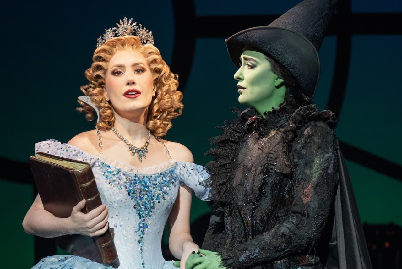 Wicked Broadway Show Ticket in New York - სურათი 3