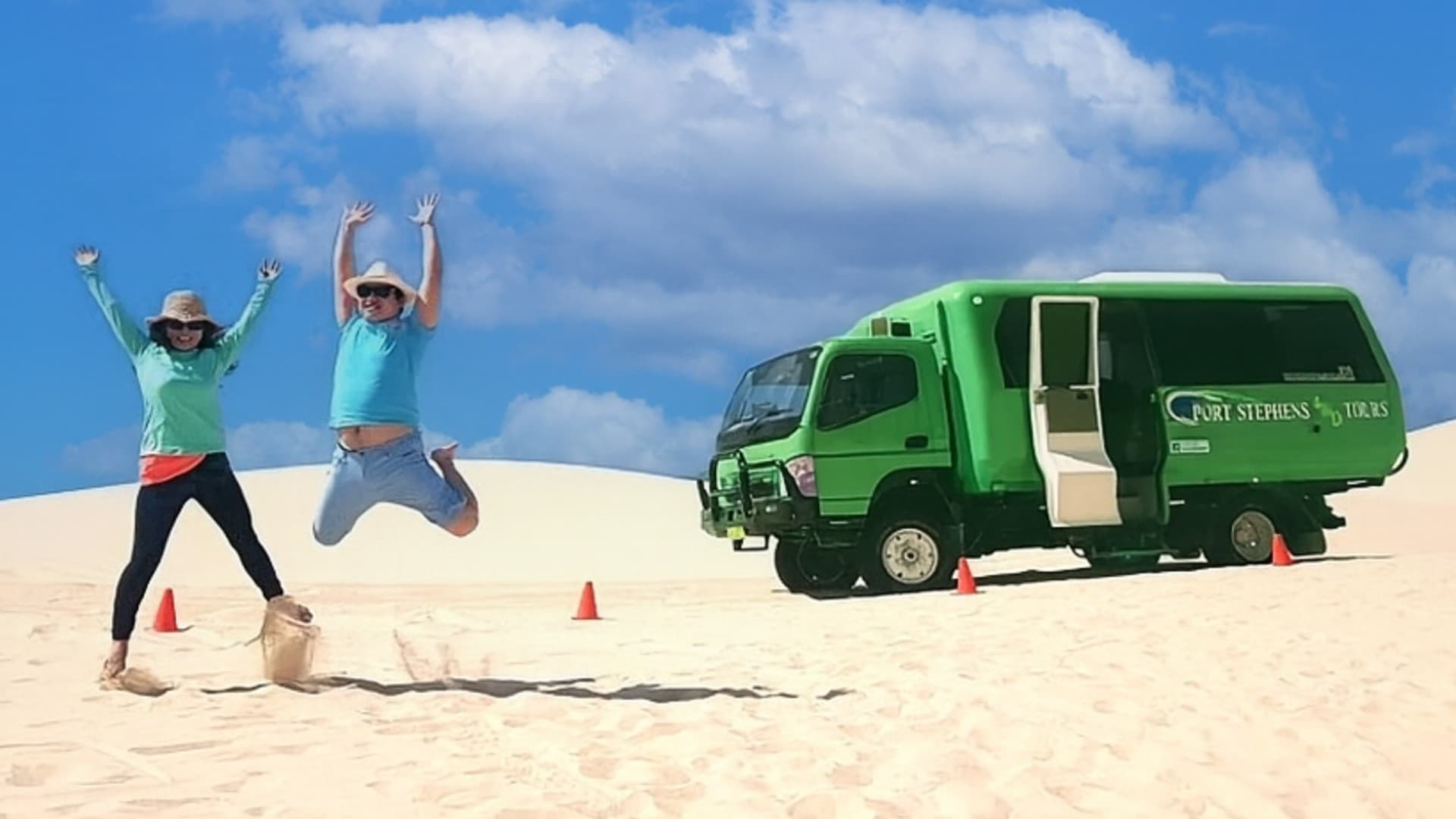 Port Stephens Tour with 4WD Ride and Sandboarding from Sydney - მთავარი სურათი