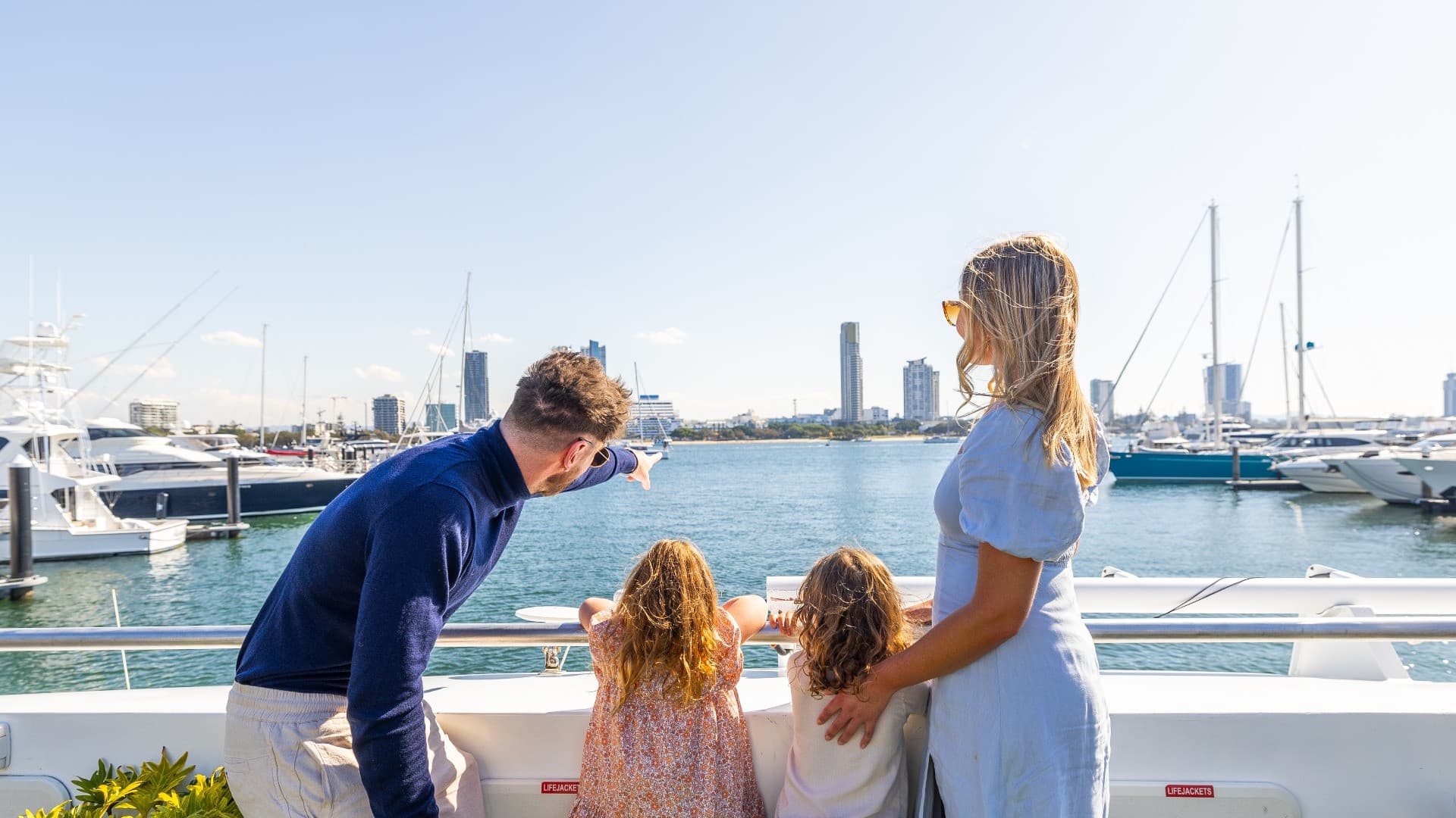 Gold Coast Sea World Cruises Buffet Lunch Cruise departing from Surfers Paradise - სურათი 6