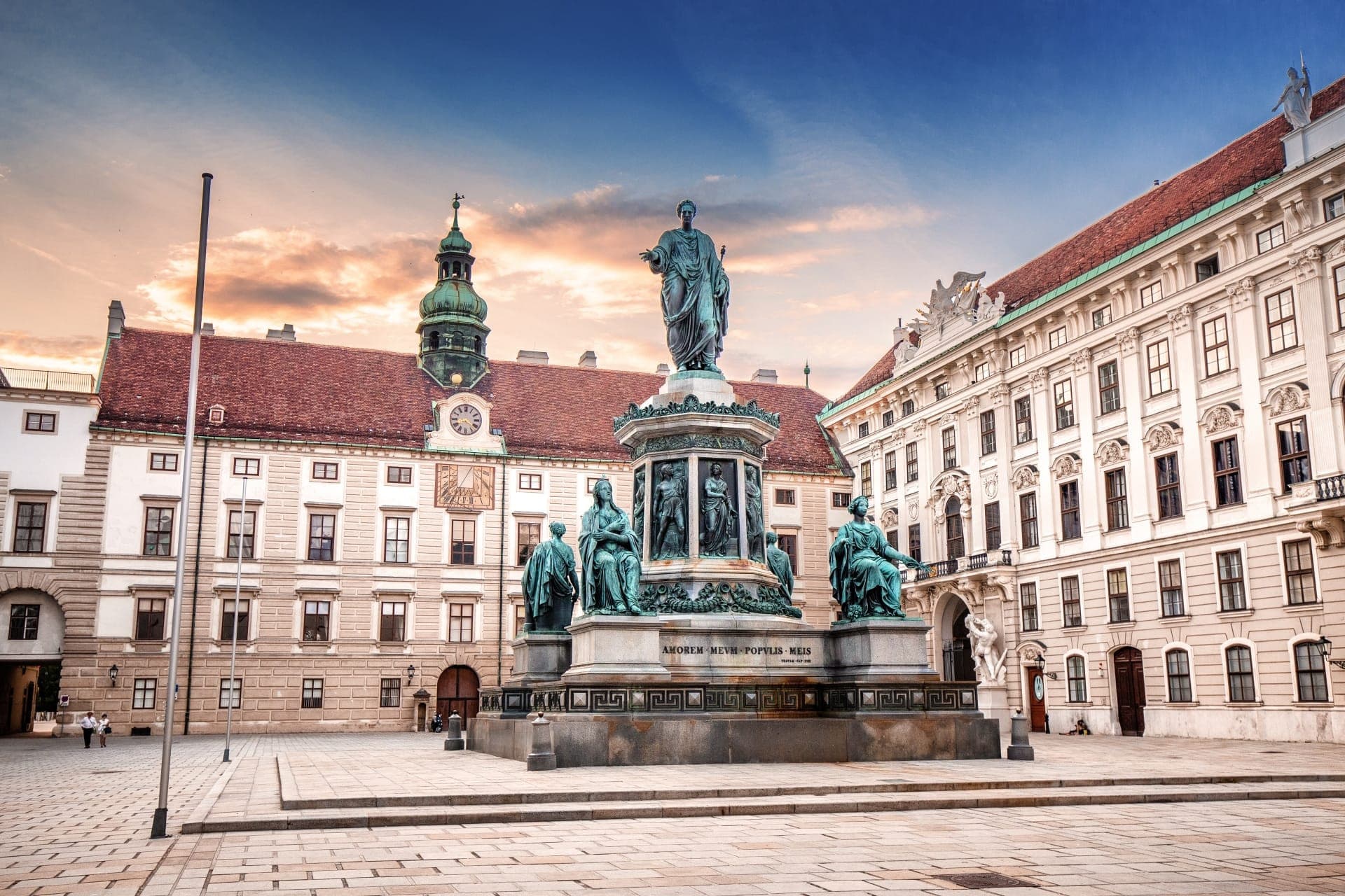 Vienna Old Town, Hofburg Palace Courtyard, and St. Stephen's Cathedral Walking Tour - სურათი 28