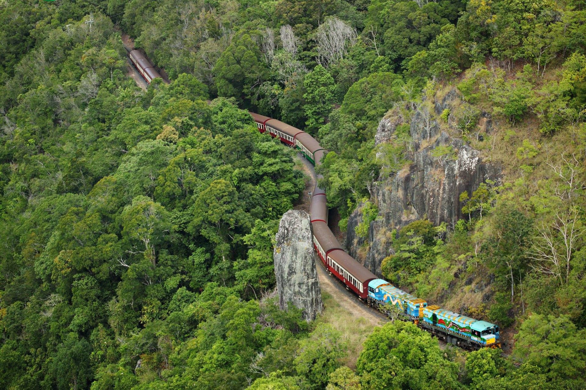 Full-Day Kuranda Tour with Skyrail Cableway, Scenic Railway, Rainforestation and Butterfly Sanctuary - სურათი 2