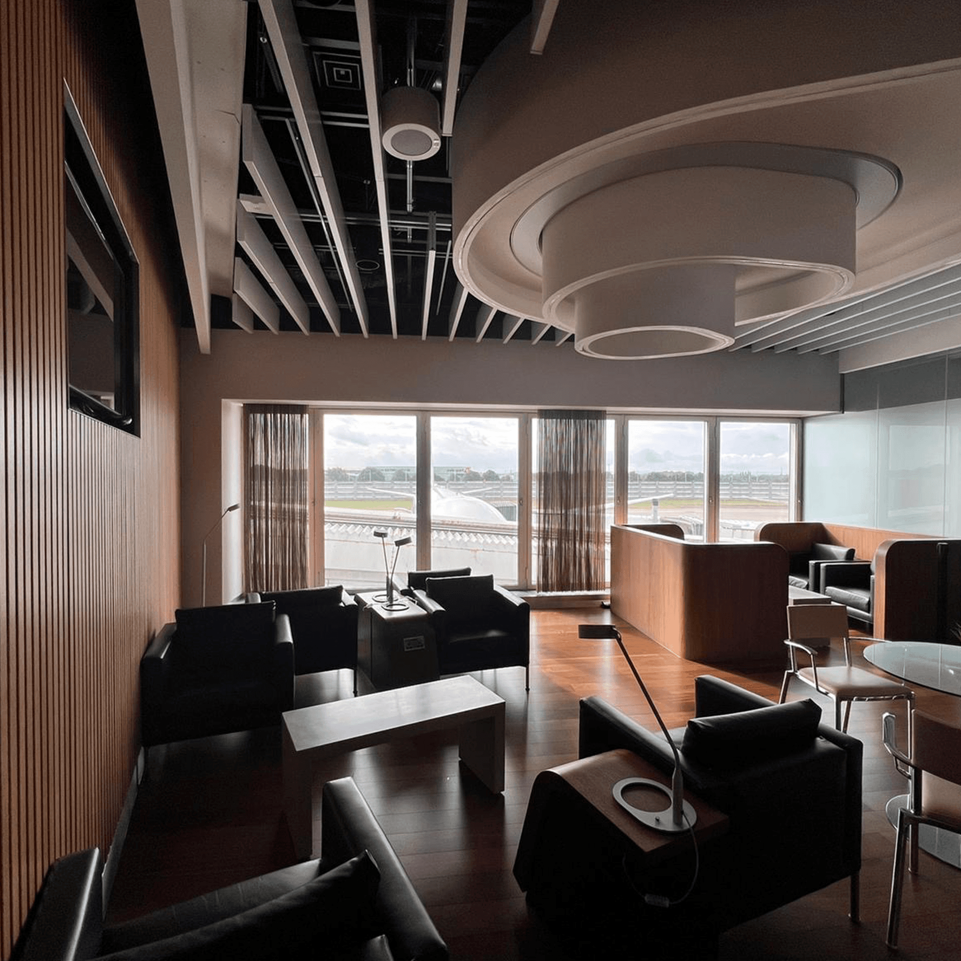 Plaza Premium Lounge - London Heathrow Airport Terminal 4 - სურათი 6