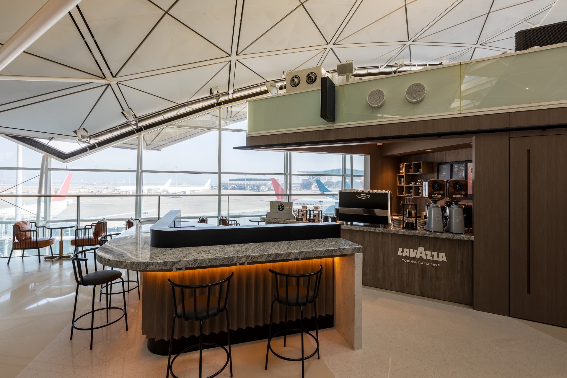 Plaza Premium Lounge - Hong Kong International Airport Terminal 1 - სურათი 8