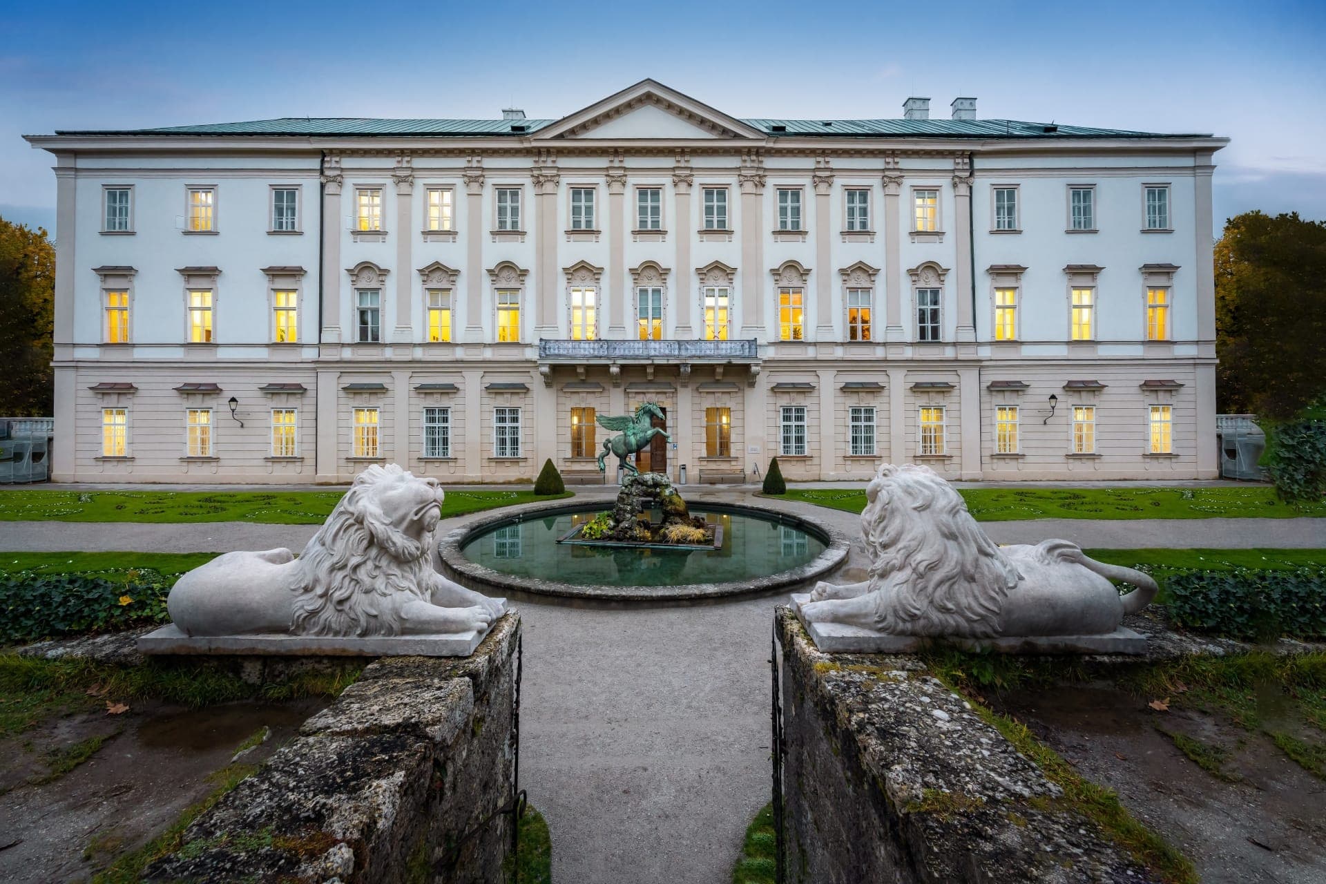 Salzburg Old Town, Mozart, and Mirabell Gardens Walking Tour - სურათი 7