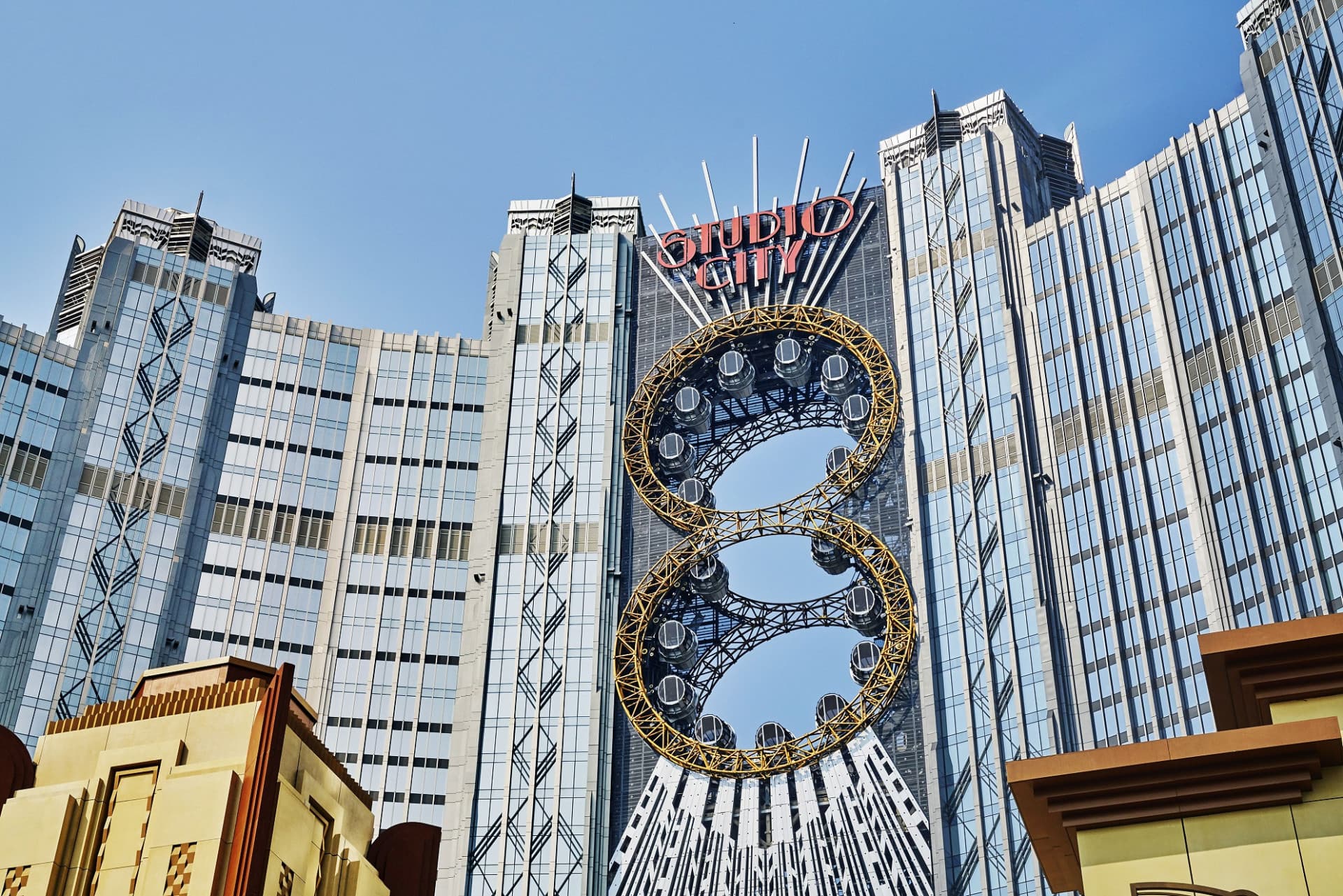 Studio City Macau Golden Reel Ferris Wheel - სურათი 4